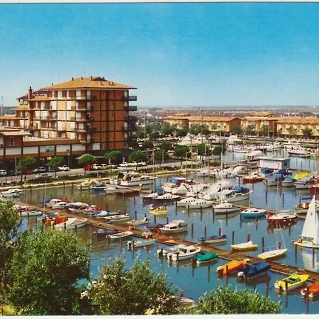 With Shared Pool And Balcony ポルト・サンタ・マルゲリータ・ディ・カオルレ